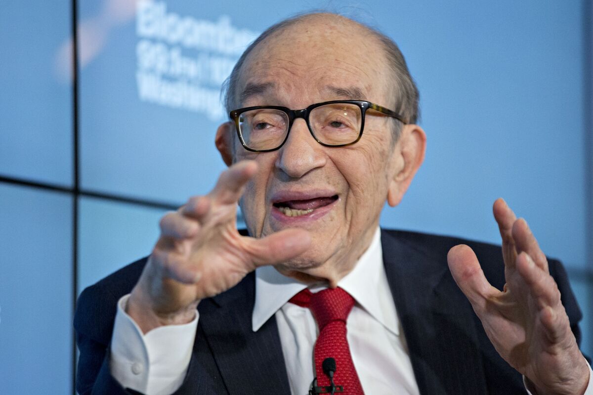 Greenspan’s Success Shows Powell How to Skip