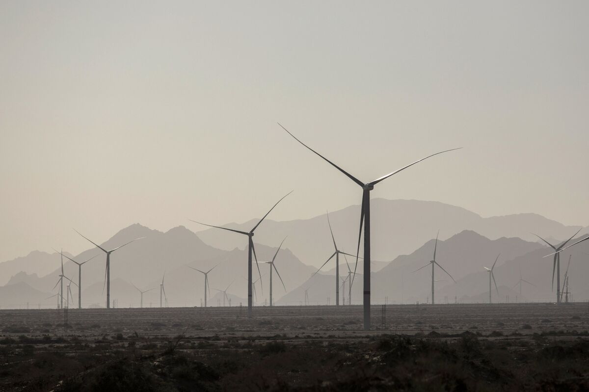China Eyes Mountainous Tibet's Ample Wind for Clean Energy thumbnail