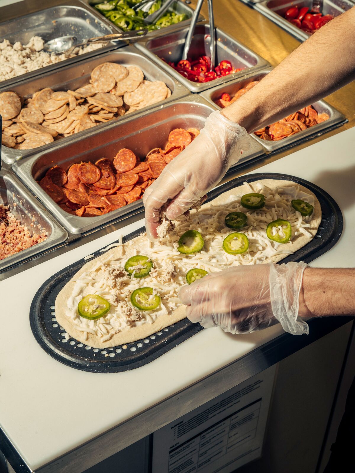 Fast-Casual Chain &Pizza Pays a Living Wage - Bloomberg