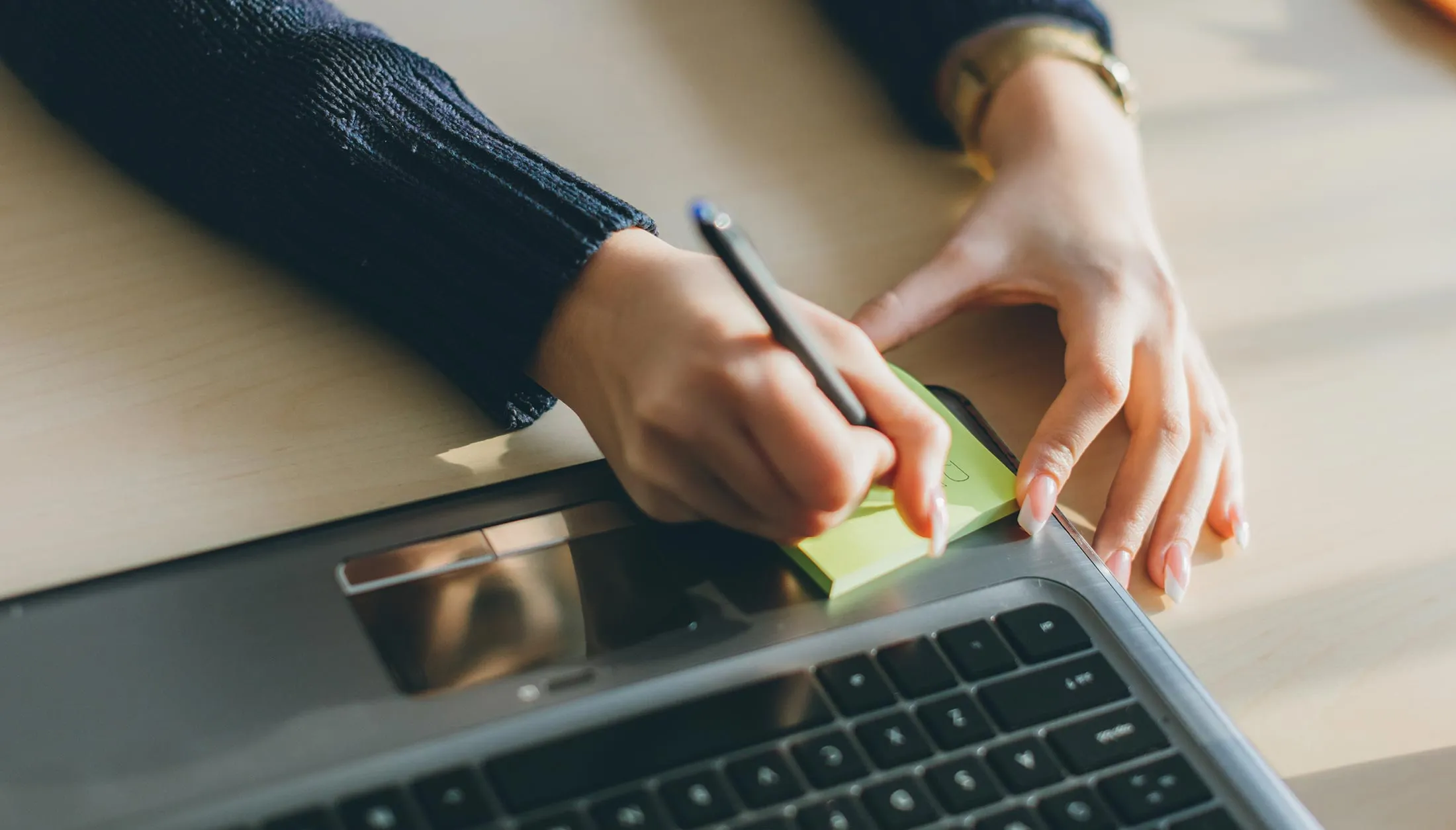 1483996026_office-notes-post-it-large-lede