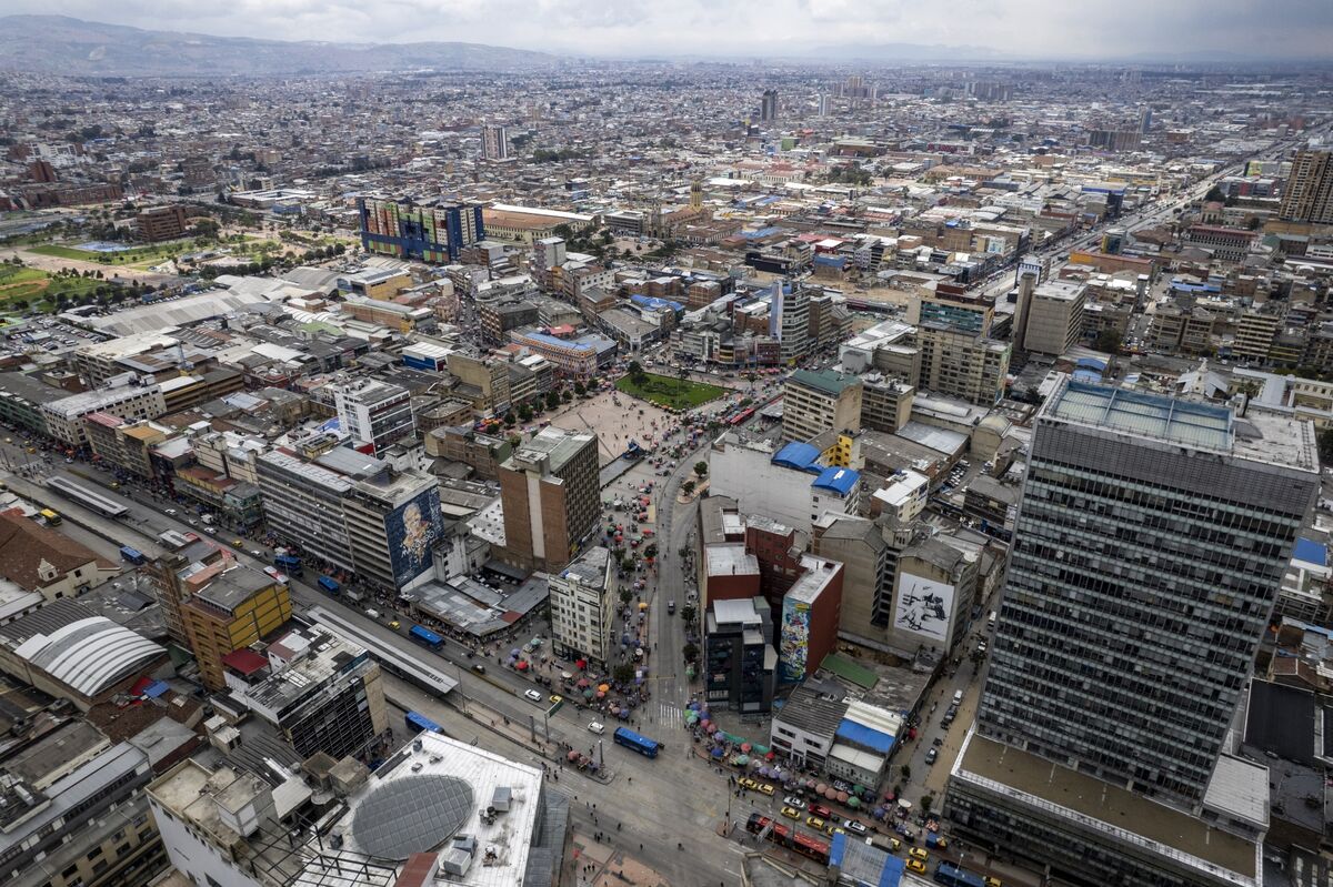 Colombia Pledges to Extend Bond Buybacks Amid Debt Revamp
