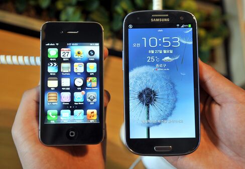 Apple May Try to Beat Record $1 Billion Samsung Patent Verdict