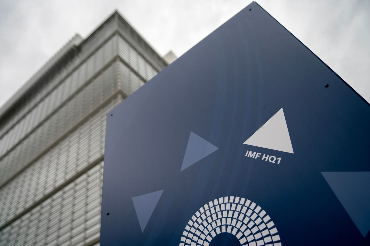 IMF Board to Discuss Argentina Wednesday After FX Policy Reset IMF Board to Discuss Argentina Wednesday After FX Policy Reset
