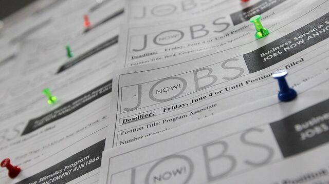 US Hiring Picks Up as Wage Growth Decelerates (Video) - Bloomberg