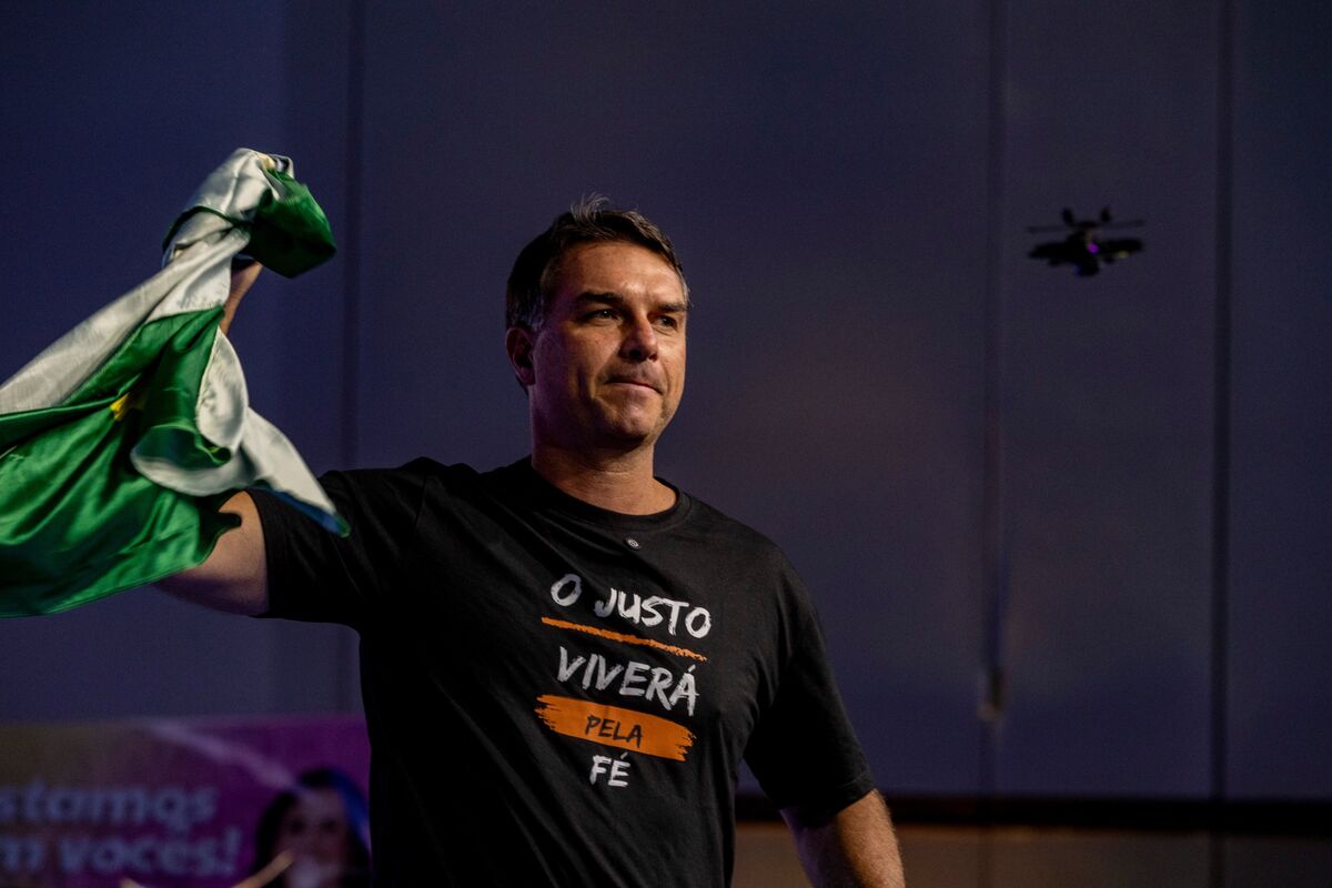 Bolsonaro cae ante Lula en encuesta por vínculos con ex-CEO de Banco Master