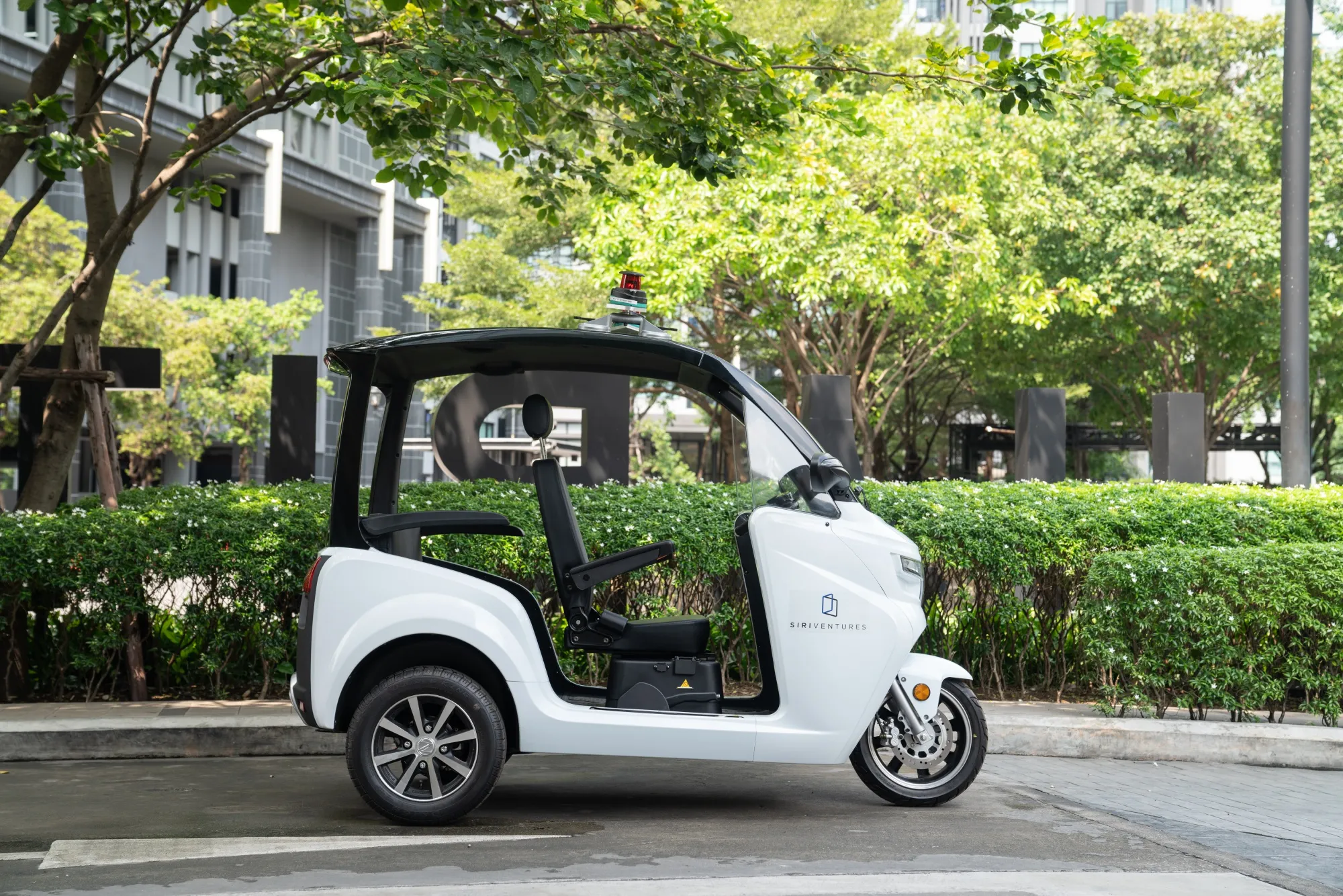 This Robo Tuk-Tuk Will Zip About an Upscale Bangkok Neighborhood - Bloomberg
