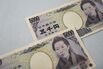 Japanese and US Banknotes Amid Pressure on Yen 