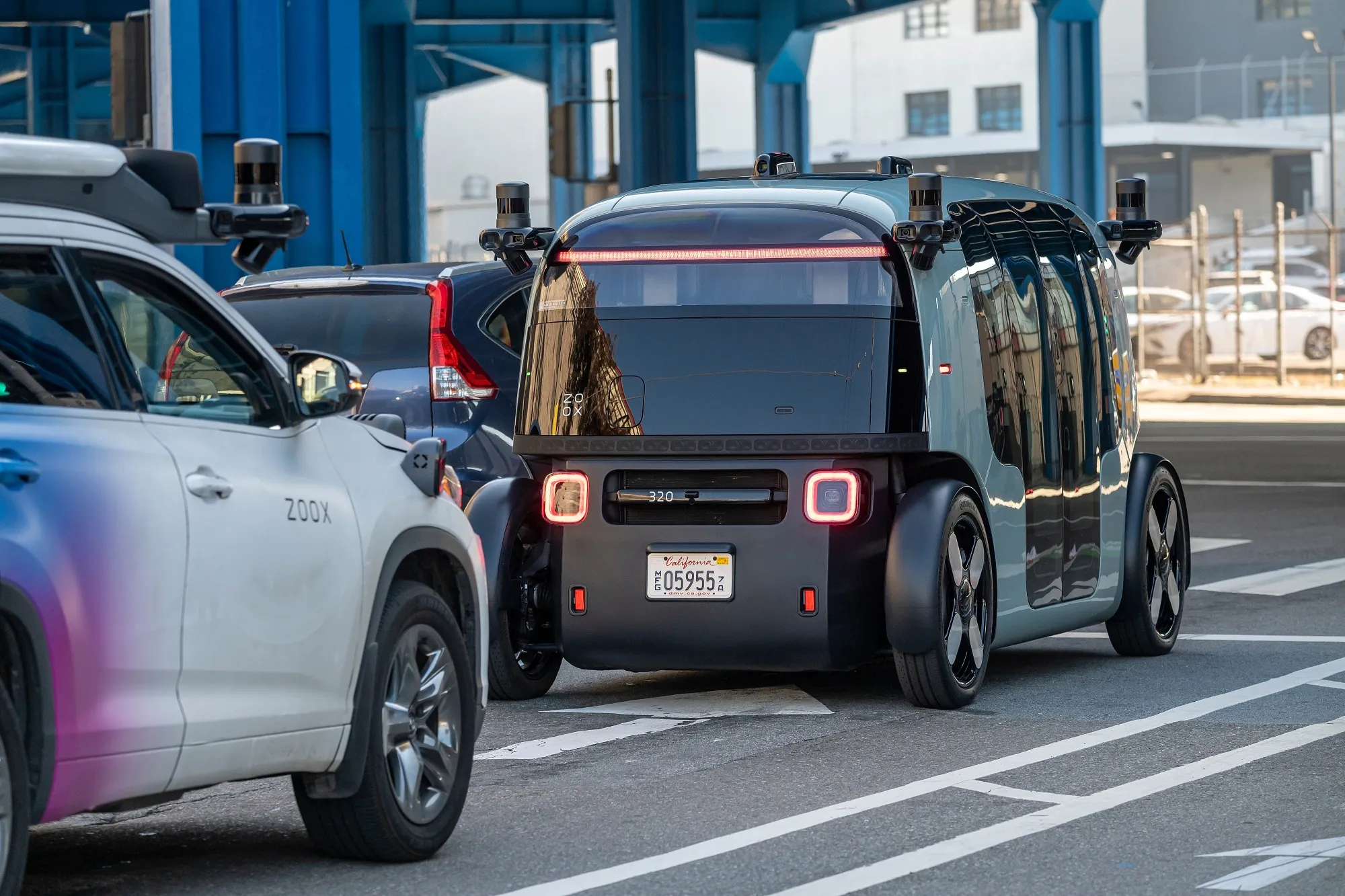 アマゾン傘下ズークスの自動運転車、公道実証実験に米政府ゴーサイン