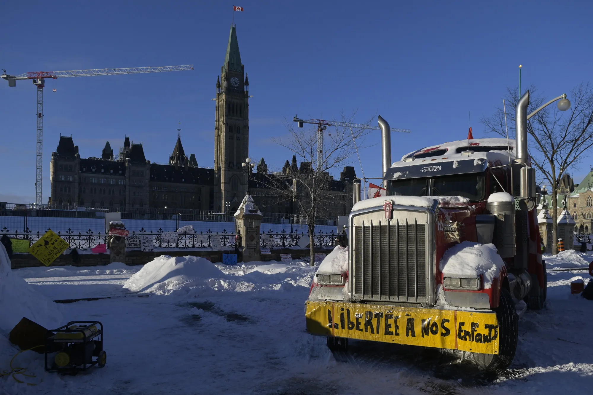 Canada Truckers: Banks Freeze Millions in Convoy Funds Under Trudeau Edict  - Bloomberg