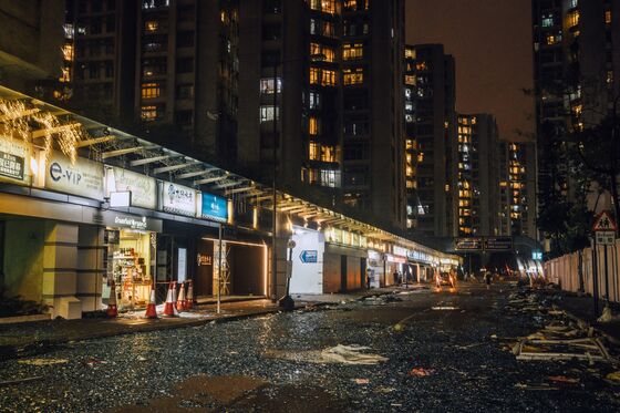 Mangkhut Moves Into China As Hong Kong Lowers Warnings