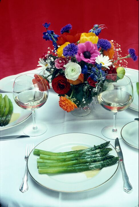A floral arrangement from La Grenouille, circa March 1978.