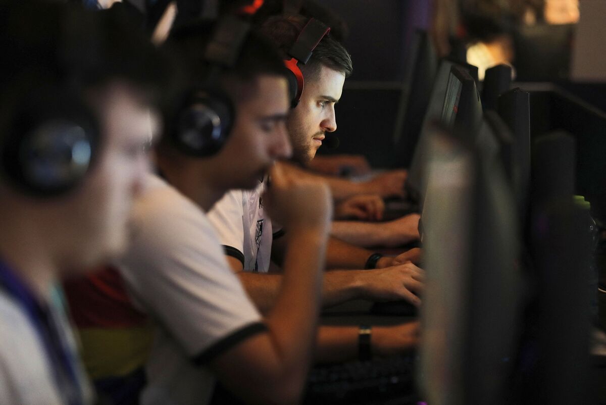 Professional Online Gaming: Is it an actual job? - Identity Magazine