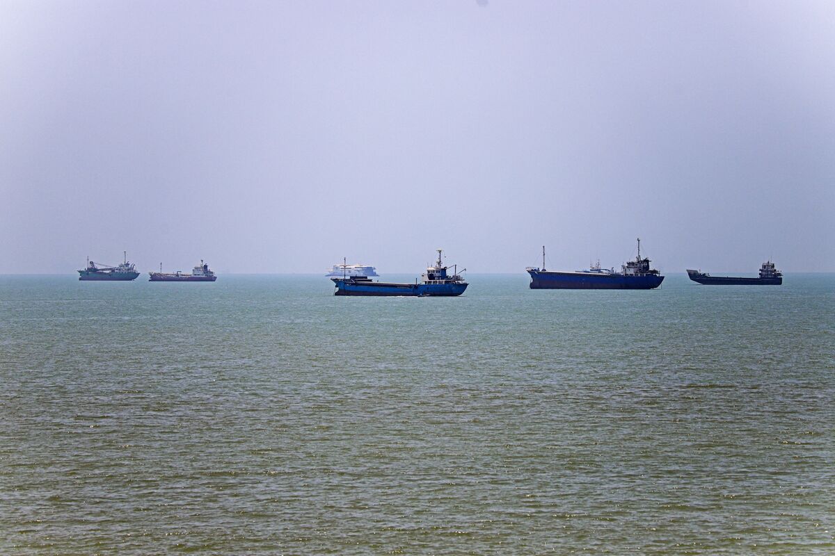 Pakistan Reports Mine in Strait of Hormuz Area, Warns Ships
