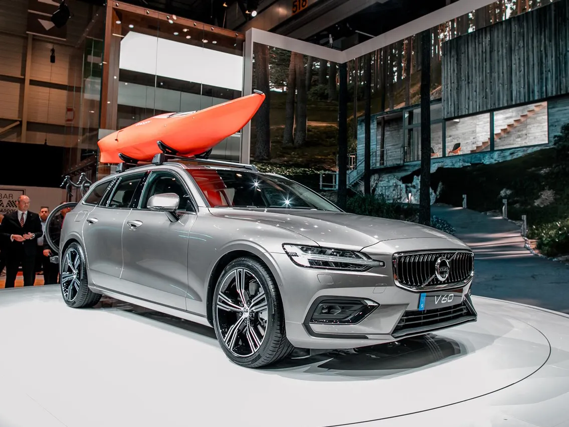 Volvo V60.