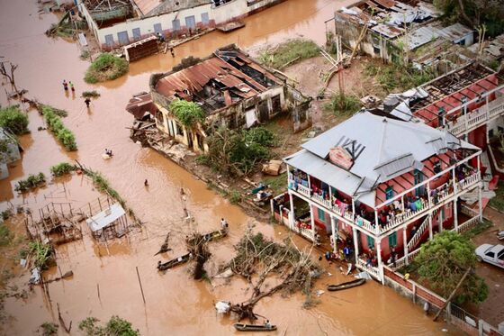 Flood Deaths Climb as Mozambique Races to Rescue Stranded