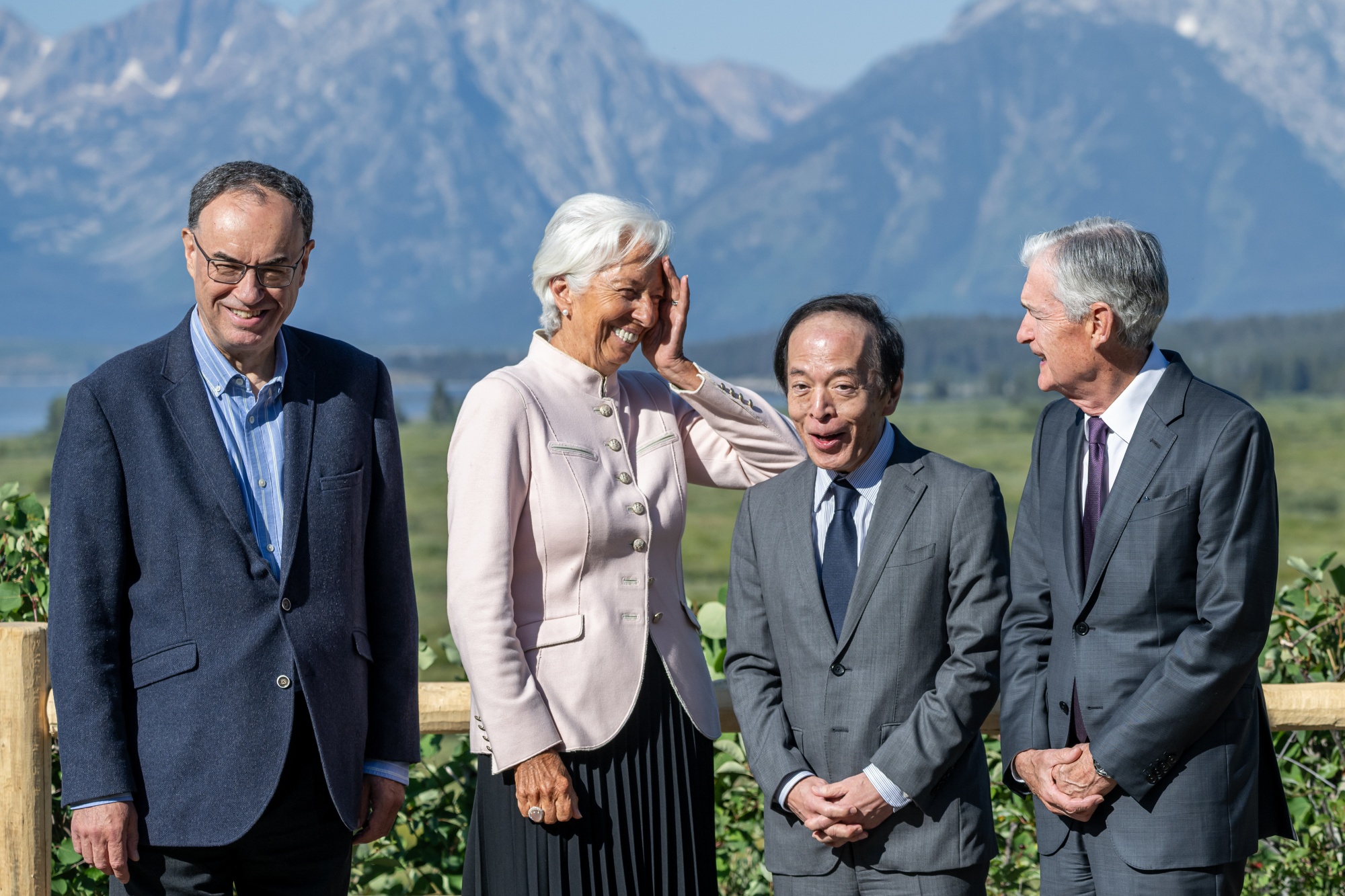 Jerome Powell, chairman of the US Federal Reserve, from right, Kazuo Ueda, governor of the Bank of Japan (BOJ), Christine Lagarde, president of the European Central Bank (ECB), and Andrew Bailey, governor of the Bank of England (BOE), walk the grounds during the Kansas City Federal Reserve's Jackson Hole Economic Policy Symposium in Moran, Wyoming, US, on Friday, Aug. 22, 2025. Powell carefully opened the door to an interest-rate cut in September, pointing to rising risks for the labor market even as worries over inflation remain.