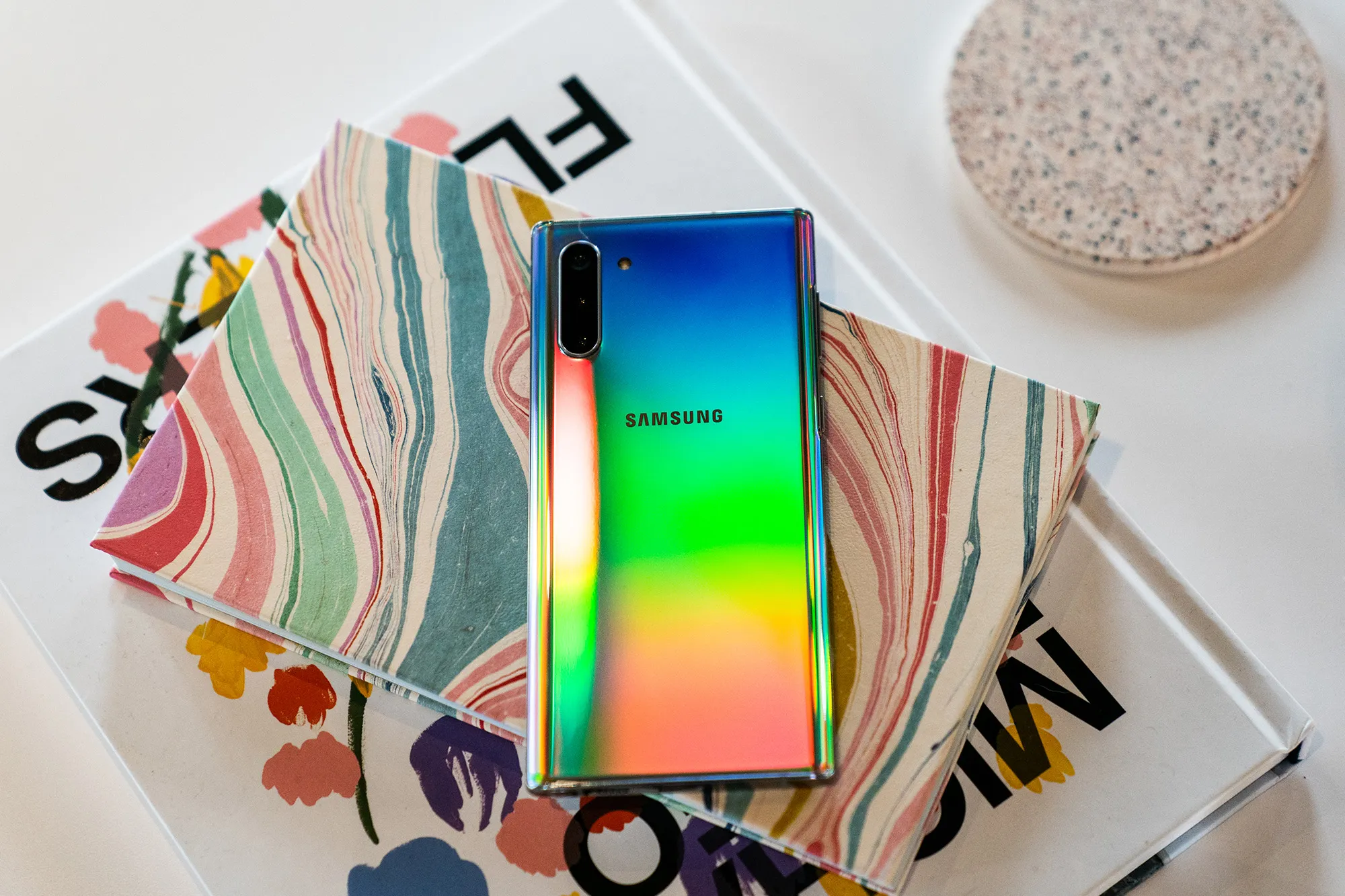 サムスン電子、「ギャラクシーノート」の最新モデル2種を発表 - Bloomberg