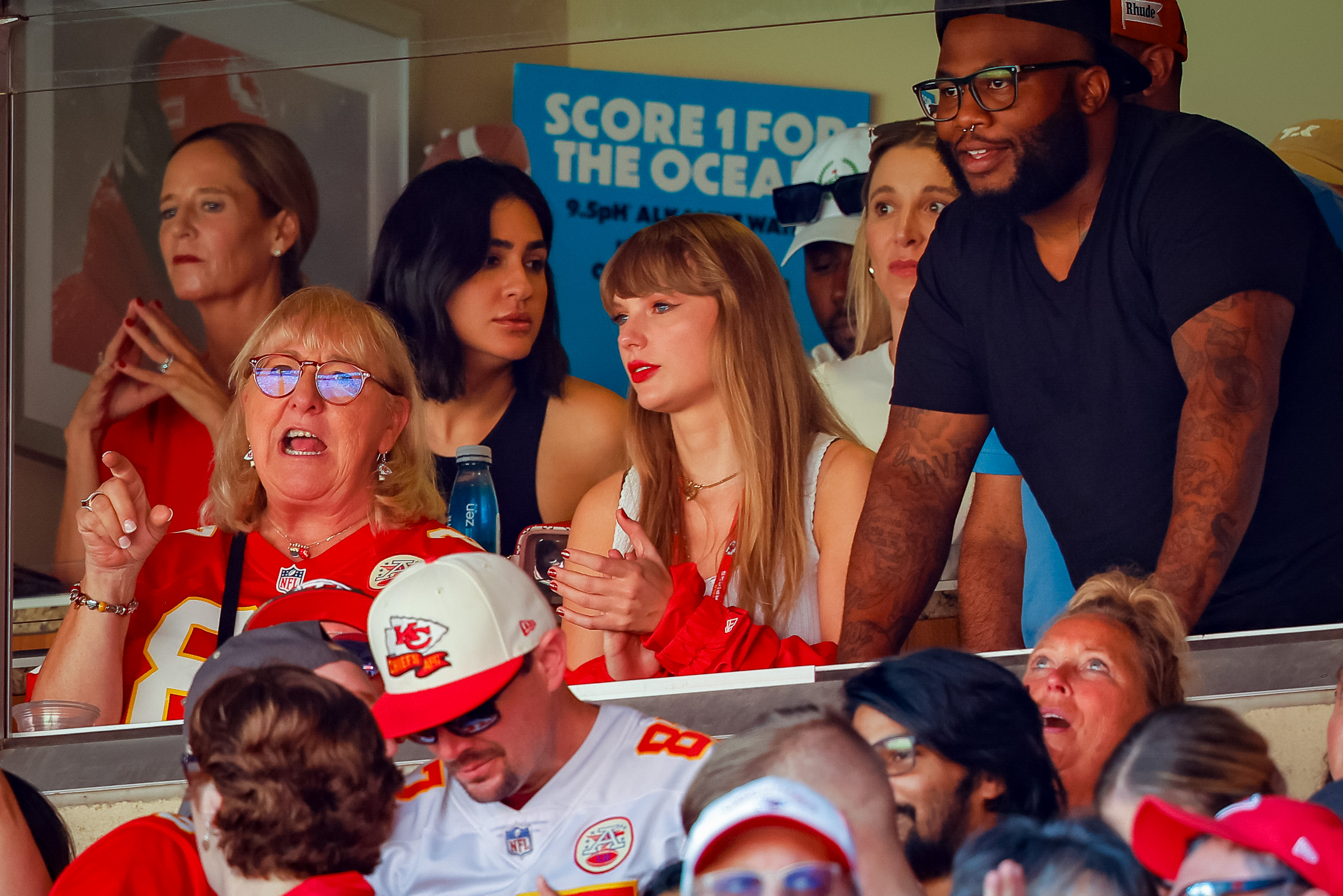 Travis Kelce responds to questions about rumoured Taylor Swift