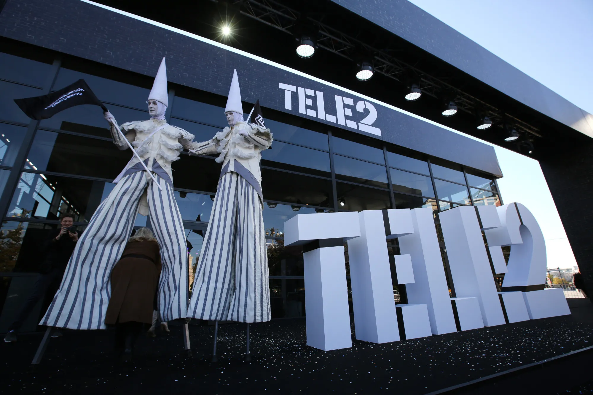Entertainers on stilts parade around a giant Tele2 logo at the launch of the new wireless service. Photographer: Andrey Rudakov/Bloomberg
