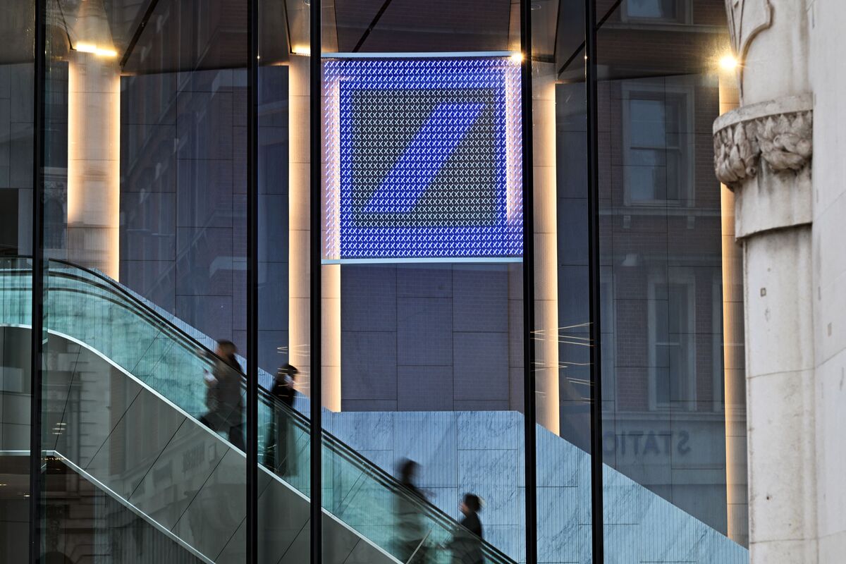 Deutsche Bank Beats on Profit in Quarter as Trading Holds Up