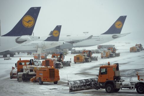 Snow Limits Frankfurt to Two Runways as Eurostar Slims Timetable