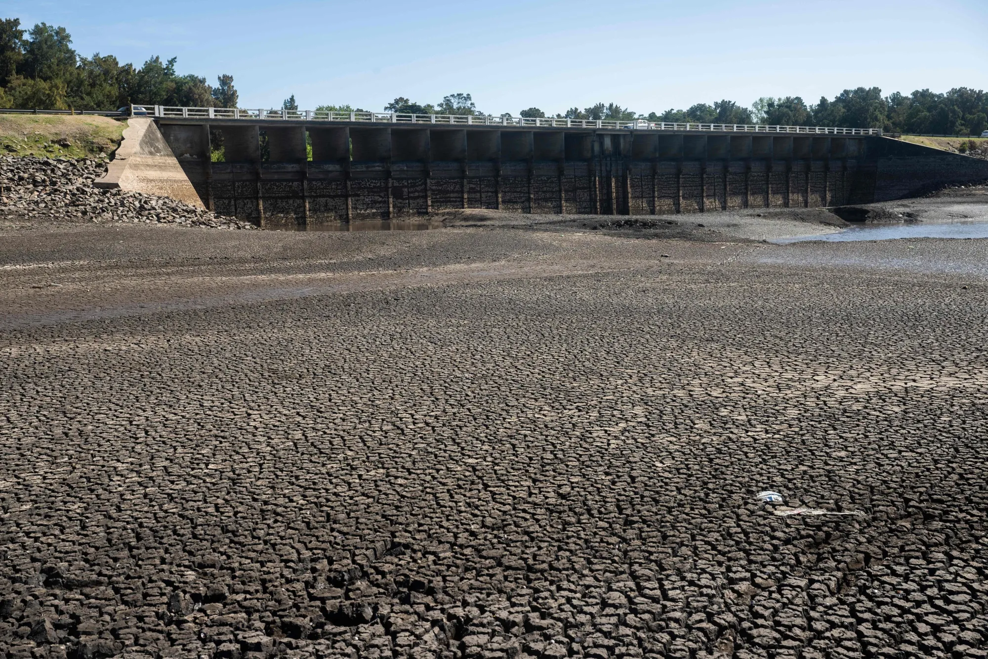 El embalse seco de Canelón Grande, justo al norte de Canelones, en el sur de Uruguay, a principios de marzo.