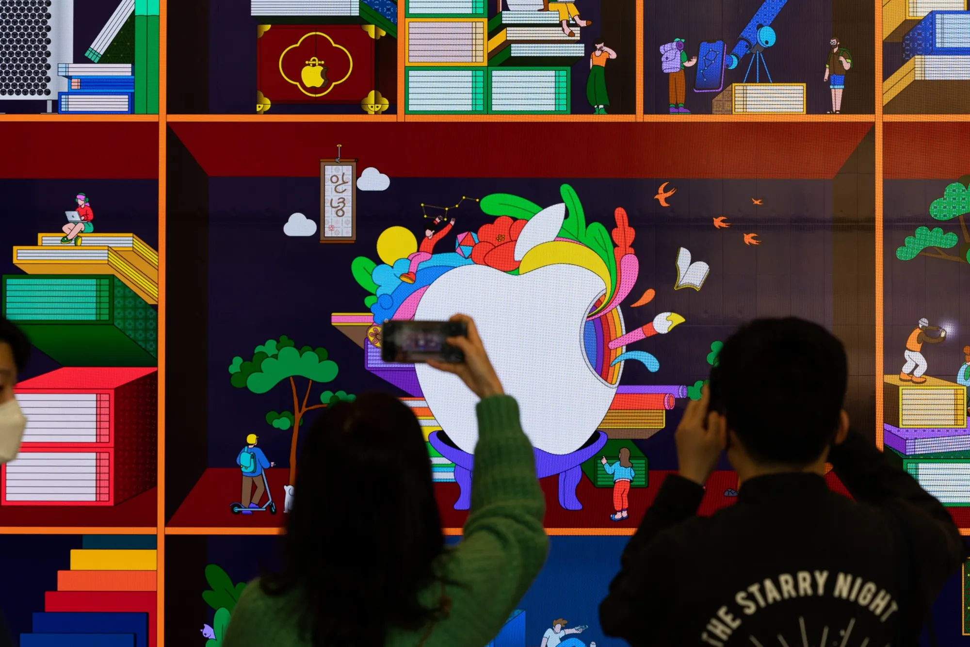 Apple Myeongdong Store Opens