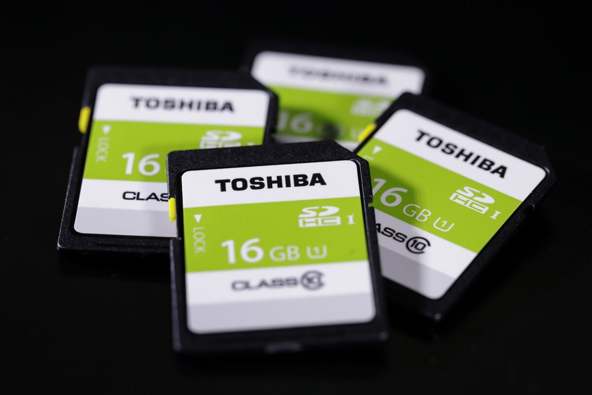 東芝メモリ社長「サムスン意識」し設備投資に毎年3千数百億円と表明