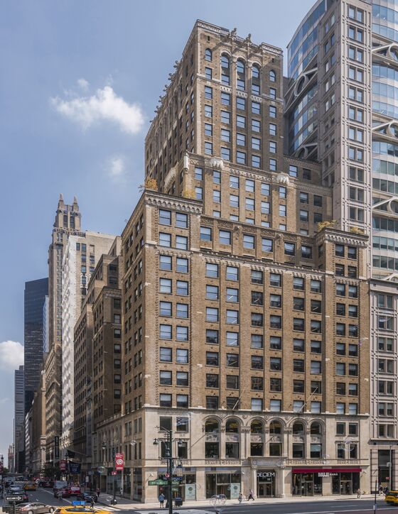 Fifth Avenue Building Set to Test Market for Older NYC Towers