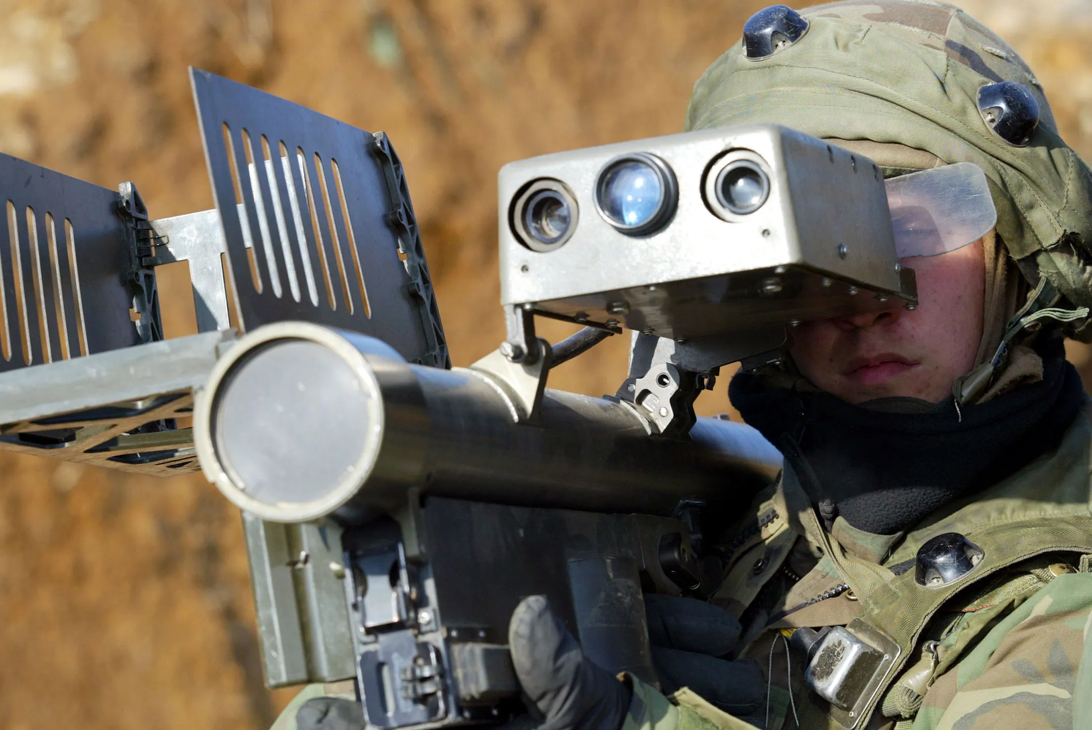 A US soldier aims a missile launcher during a military exercise.&nbsp;