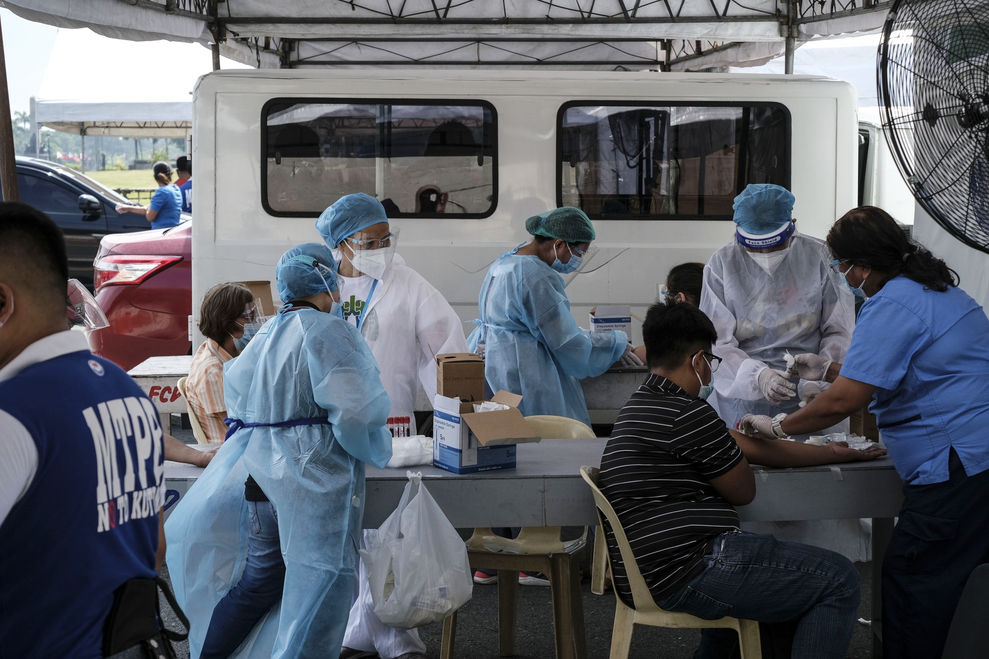 Philippine Doctors Urge Time-Out As Coronavirus Cases Surge - Bloomberg