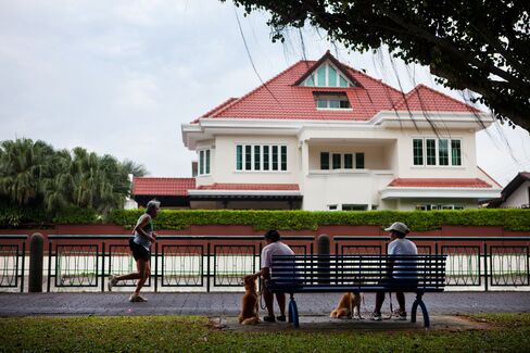 Singapore’s February Home Sales Decline to 14-Month Low on Curbs