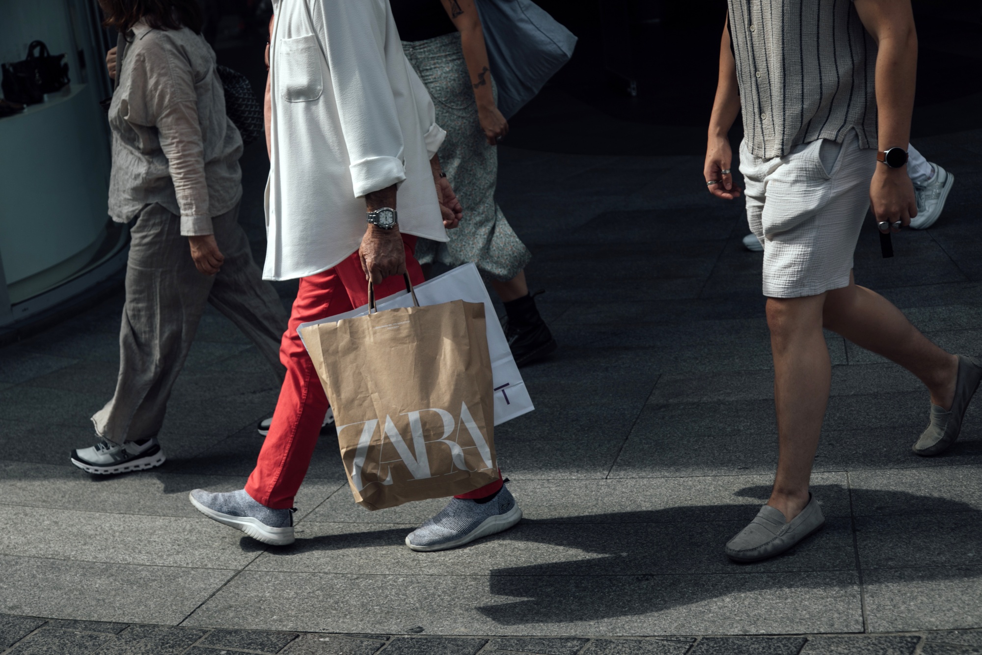 Zara's Owner Inditex Posts Jump in First-Half Sales and Profit - Bloomberg