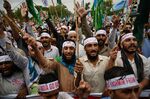 Supporters of the Pakistani political and Islamic party Jammat-e-Islami (JI) shout slogans&nbsp;during an anti-Indian protest in Islamabad on Aug. 9.