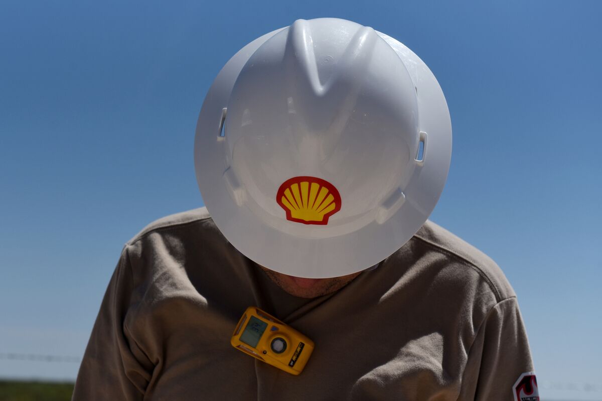 Shell Unloads Alberta Shale Assets in Latest Canada Energy Deal - Bloomberg