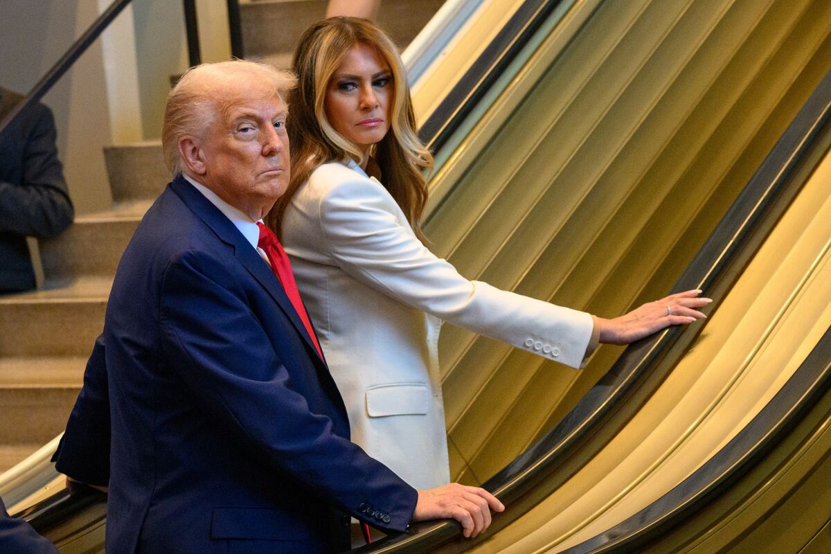 Trump’s Viral UN Escalator Mishap Draws Investigations, Suspicion