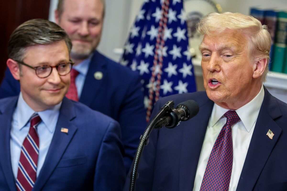 House Speaker Defends Trump’s Plan to Accept Qatar’s Luxury Plane