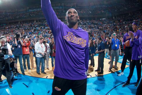 Kobe Bryant of the Los Angeles Lakers waves to the crowd before a game against the Oklahoma City Thunder in Oklahoma City, on April 11, 2016.