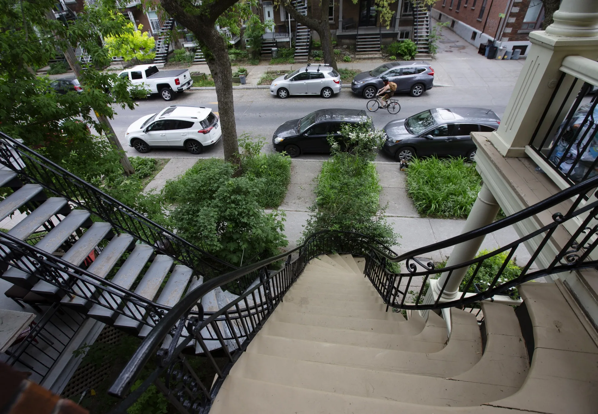 Street parking spots can be hard to come by in many Montreal neighborhoods, as most of the city’s distinctive duplex and triplex homes lack garages.&nbsp;