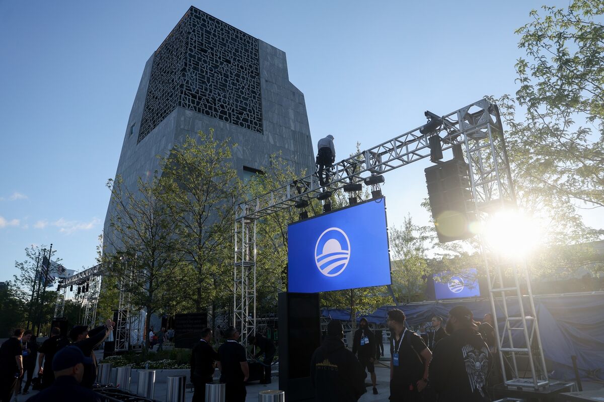 Obama Opens Center With Celebrities, Rebuke of Trumpian Politics