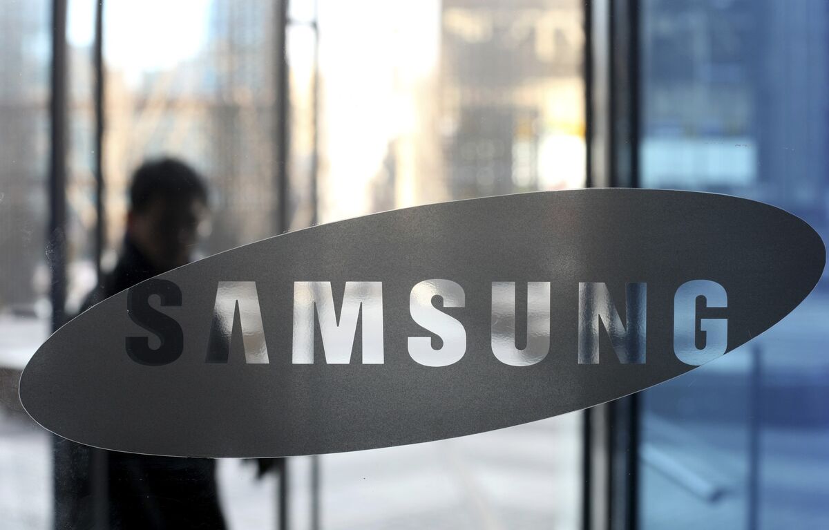 Sources: Samsung is combining its AI-focused research centers in Toronto and Mountain View to improve operations; ex-Apple exec Murat Akbacak will run the group (Mark Gurman/Bloomberg)