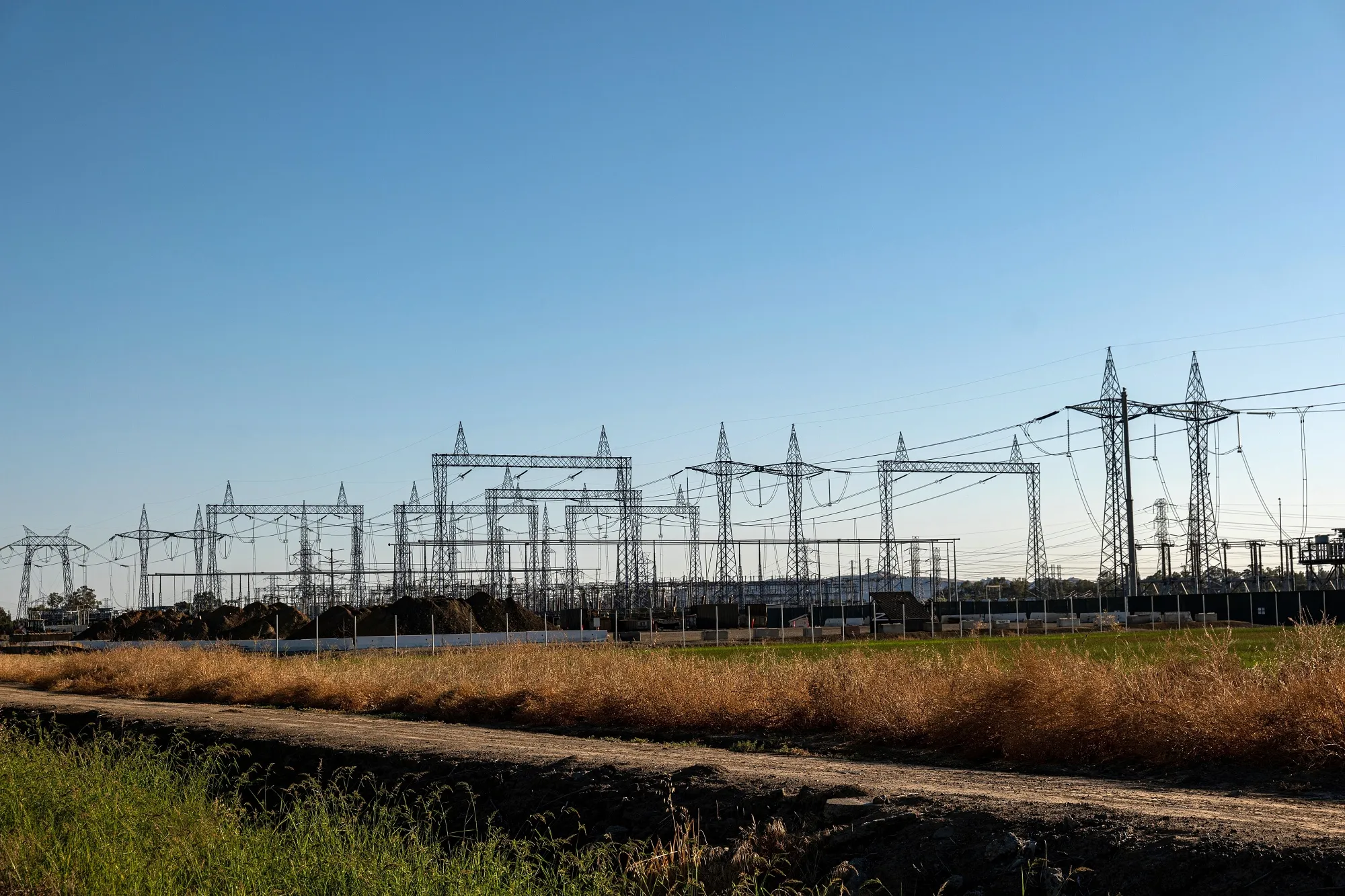 Transmission towers at a PG&amp;E Corp.&nbsp;electrical substation in Vacaville, California.