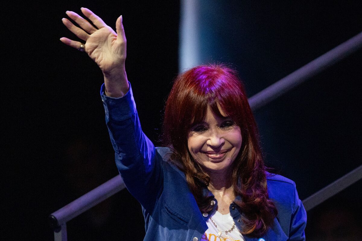 🟪"Il Ritorno di Cristina Fernandez de Kirchner: Pronta a Sfida e Contese nel Peronismo"