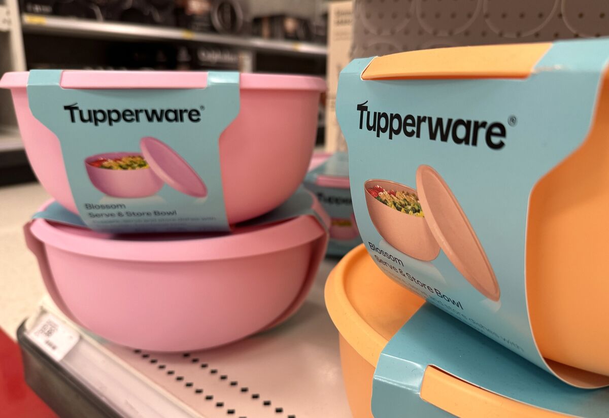 Tupperware Pushed Over Edge as Lenders Sought Foreclosure