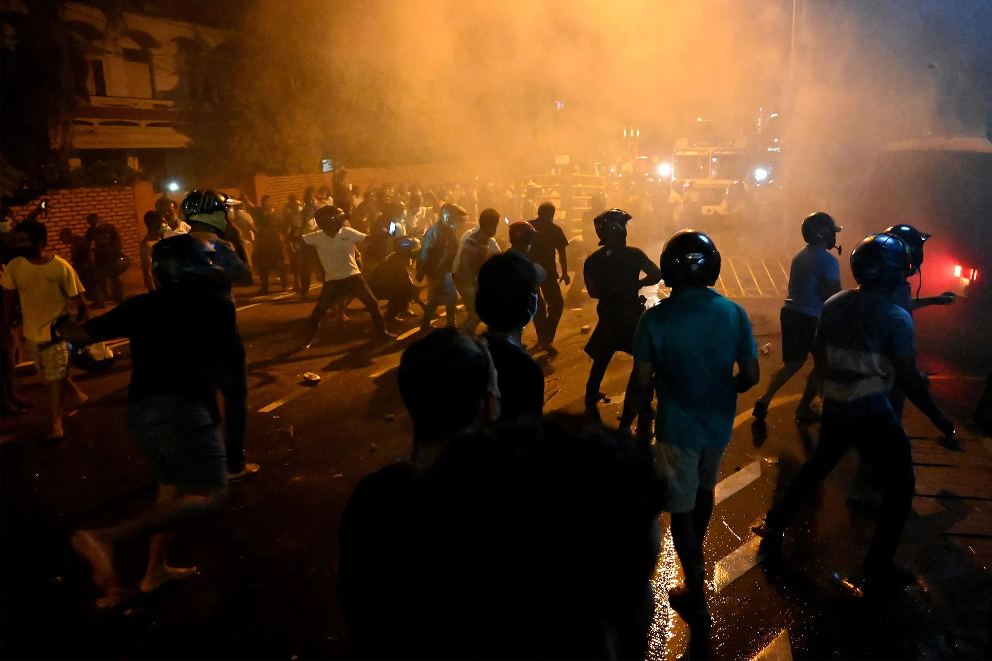 People clash with riot police as they demonstrate&nbsp;in Colombo, on March 31.&nbsp;
