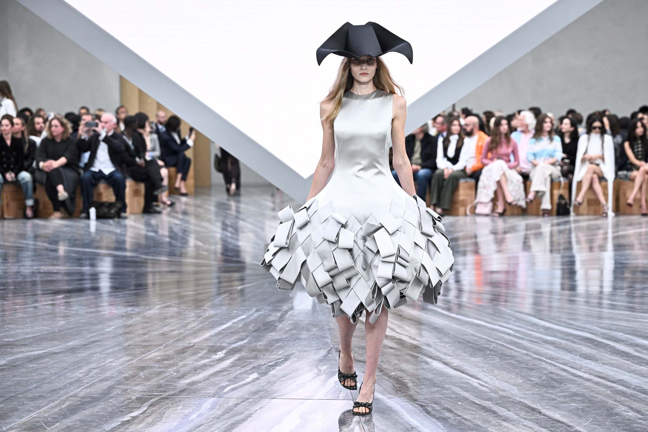 A model presents a creation by Dior for the Women Ready-to-wear Spring-Summer 2026 collection as part of the Paris Fashion Week, in Paris on October 1, 2025. Photographer: Julien De Rosa