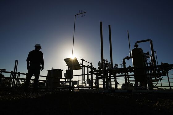 Battle Over Gas Project May Shape Australia’s Energy Future