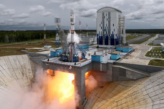 Putin Open to Foreign Investment in Troubled Russian Spaceport