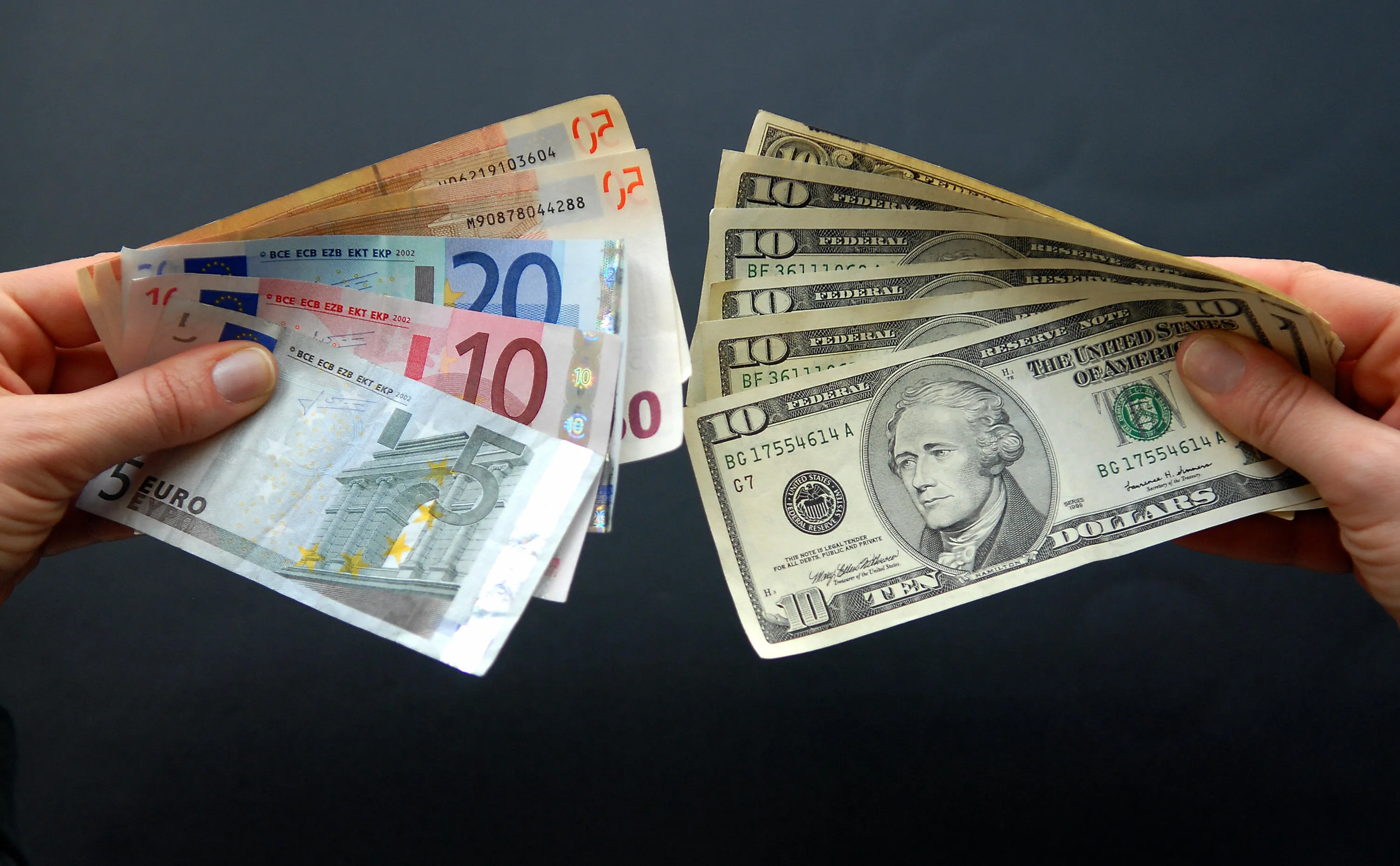 Improvement in the euro’s international status doesn’t depend on the dollar losing its cachet as the world’s reserve currency.