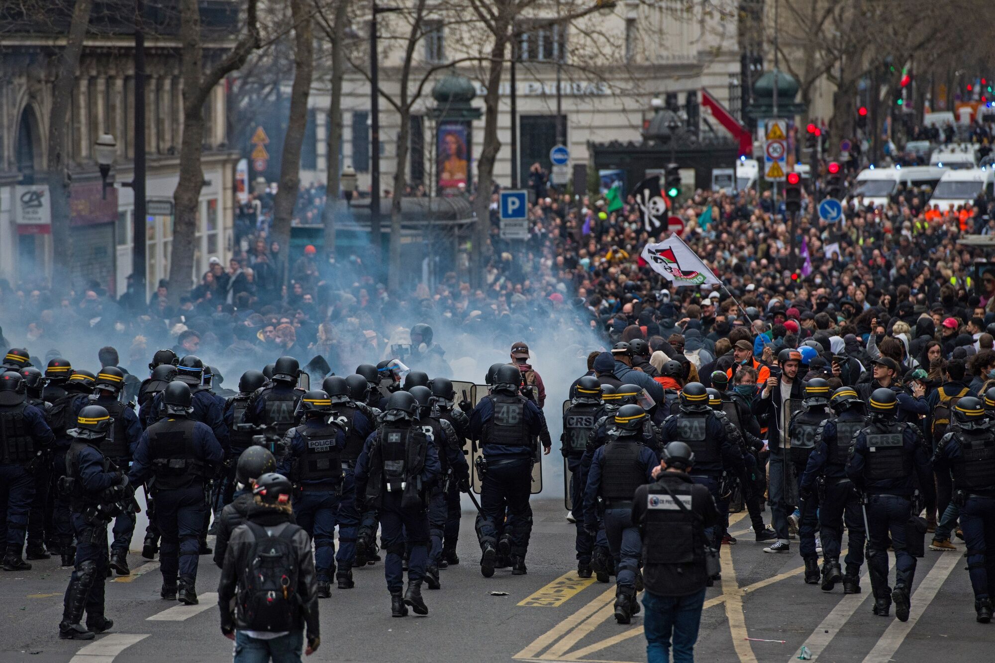 митинги в париже